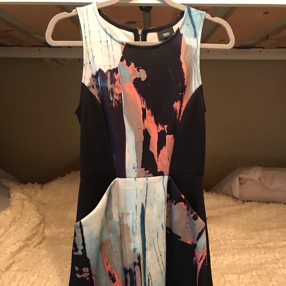 Sleeveless business dress